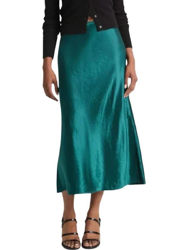 Women's Weekend Outfit Shaped Hem Slip Skirt In Jade Lake