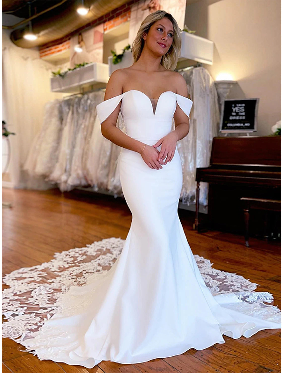 Women's Athleisure Apparel Formal Wedding Dresses Mermaid / Trumpet Off Shoulder Sleeveless Chapel Train Stretch Fabric Bridal Gowns With Appliques