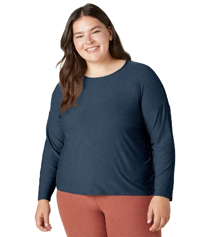 Elegant Women's Attire Beyond Yoga Plus Featherweight Morning Light Cropped Pullover Nocturnal Navy