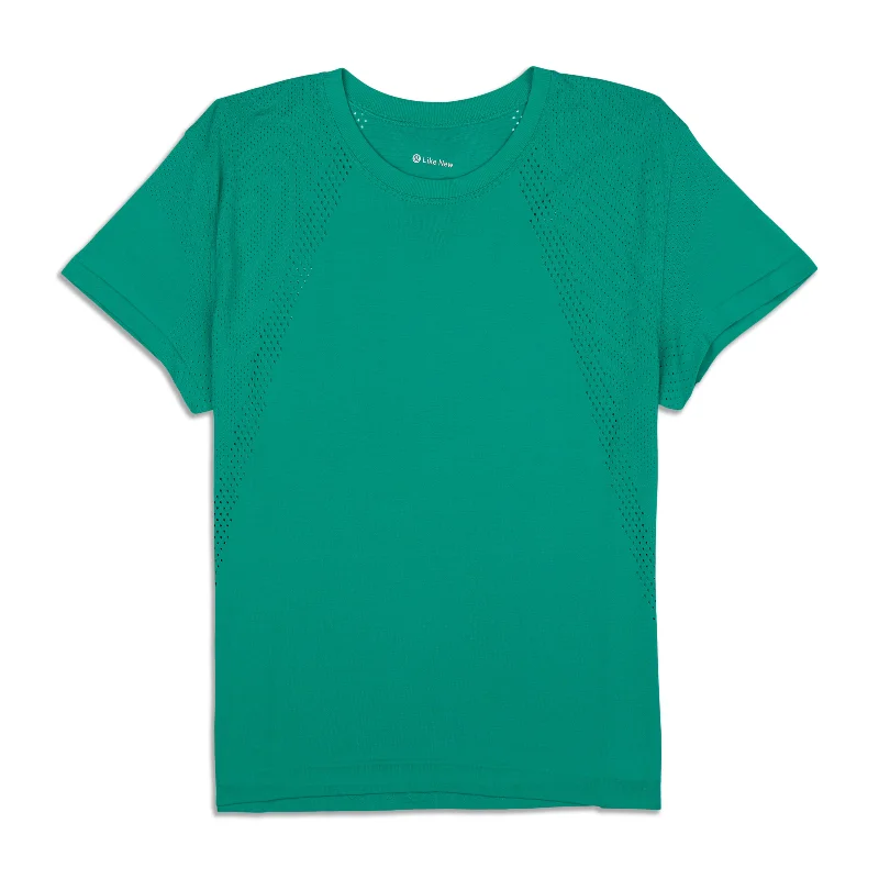 Women's Versatile Apparel Train To Be Short-Sleeve Shirt - Resale